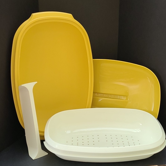 SOLD Vintage Tupperware Oval Covered Harvest Gold Steamer/Drain - Picture 2 of 3